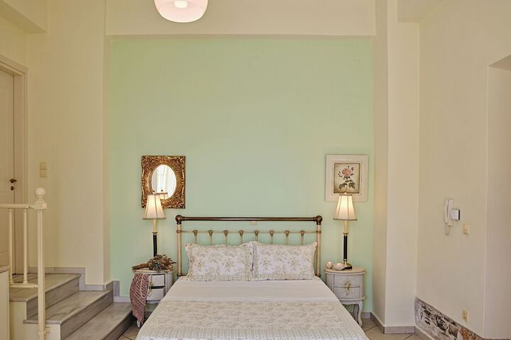 Room 12 of 105