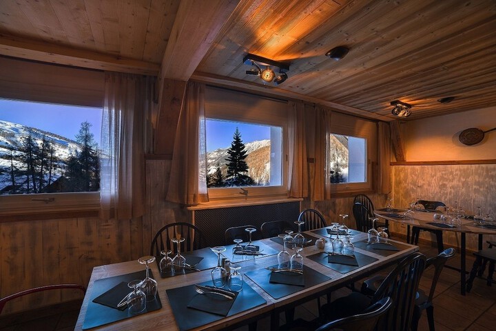 Dining 31 of 47