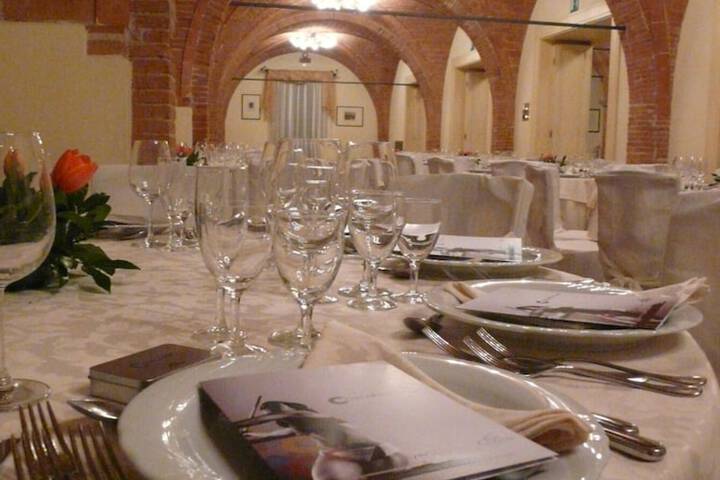 Dining 15 of 28
