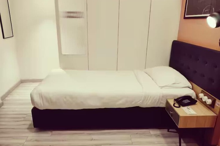 Room 18 of 38