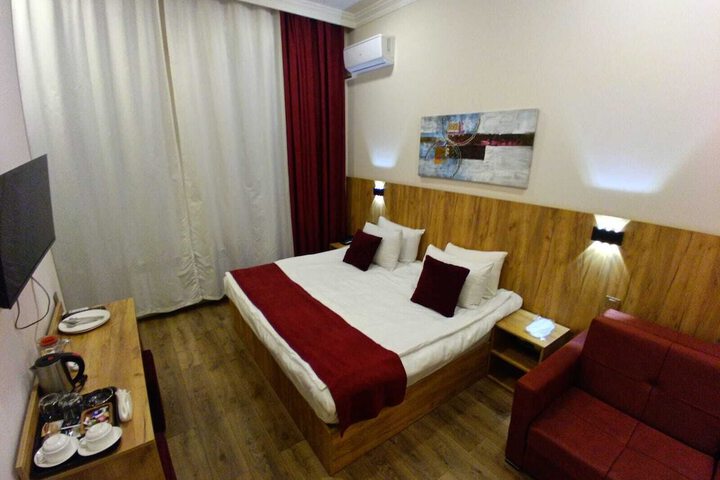 Room 12 of 19