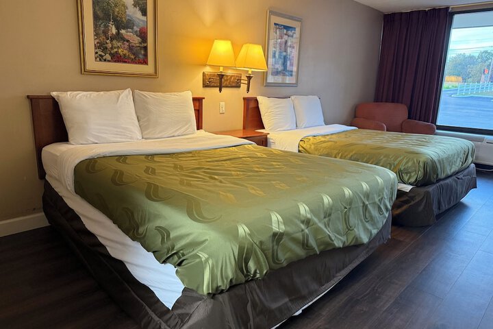 2 Queen Beds (5 of 8)
