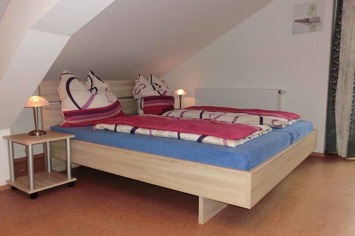 Room 2 of 28
