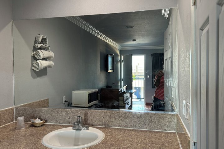 Room 6 of 31