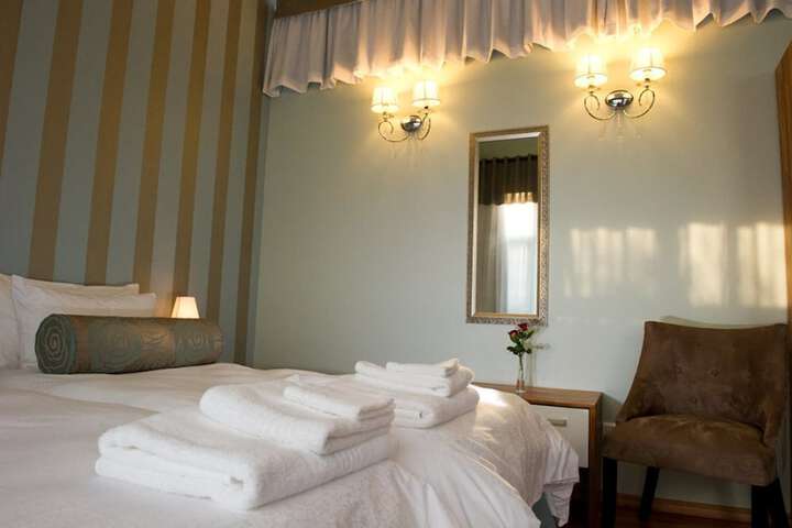 Room 4 of 43