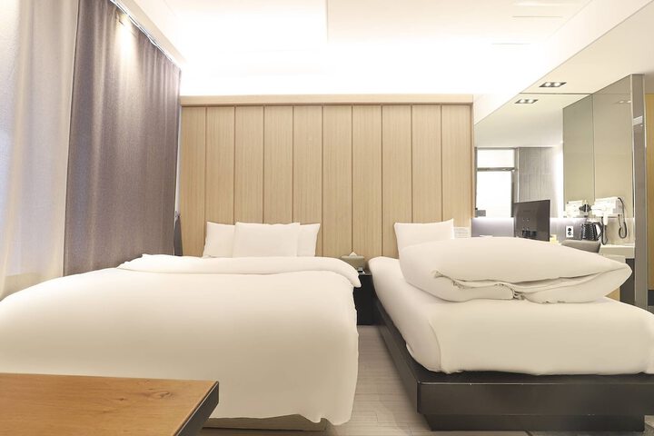 Room 45 of 74