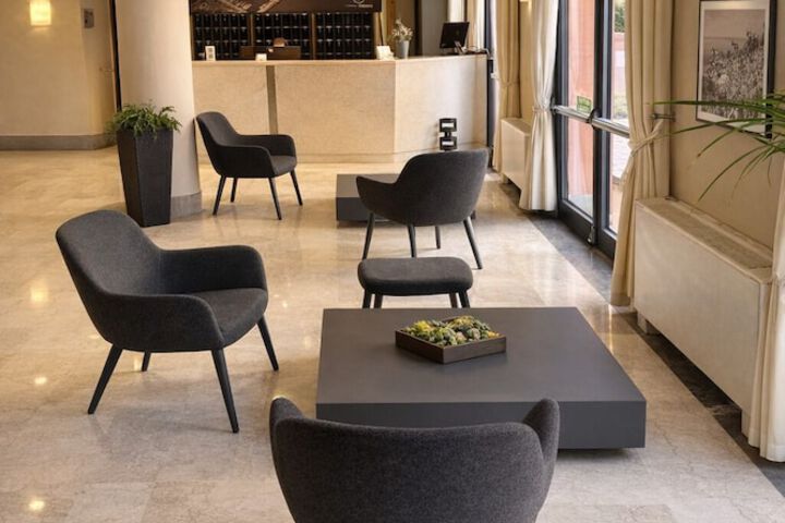 Entrance & Lobby
