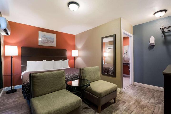 1 King Bed (1 of 7)