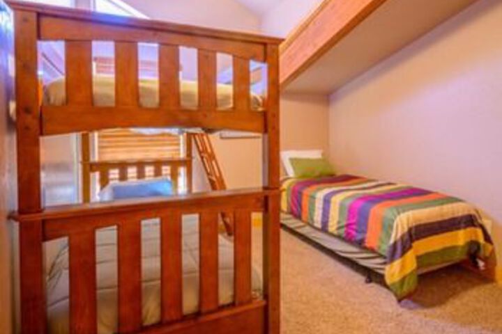 Room 6 of 18