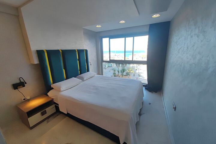 Room 79 of 404