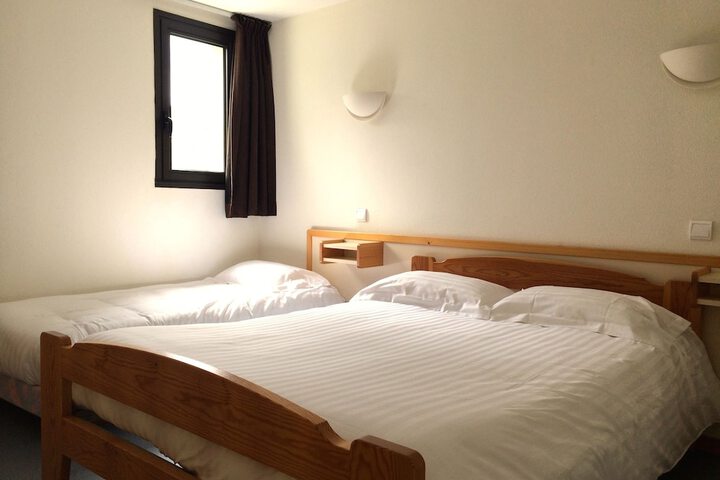 Room 5 of 114