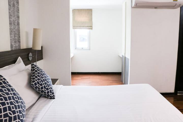 Room 32 of 80