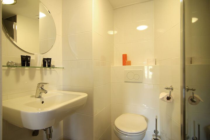 Room 3 of 36