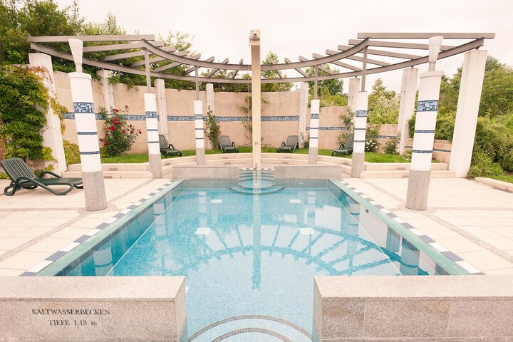 Pools & Facilities