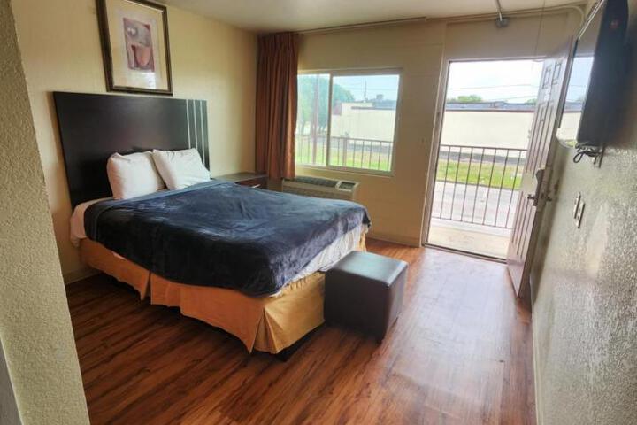 Basic Single Room (1 of 2)