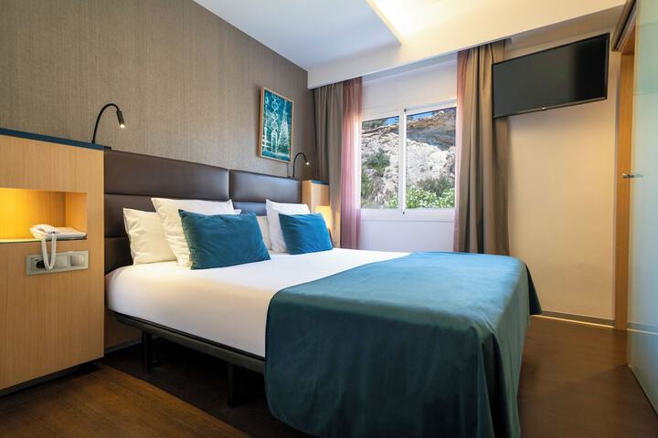 Room 4 of 73