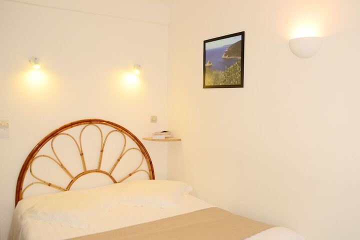 Room 9 of 43