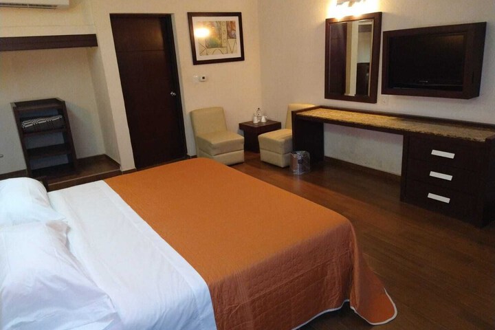 Room 8 of 36