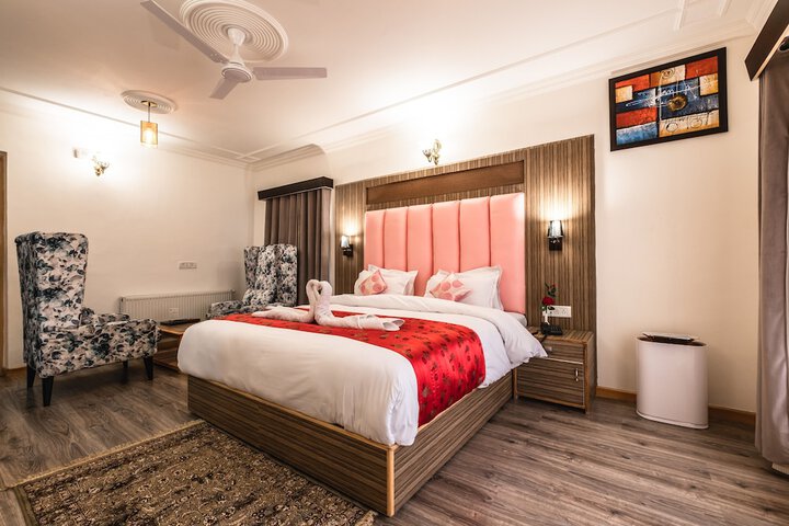 Room 2 of 27