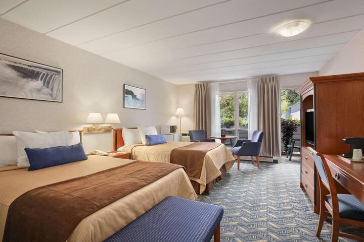2 Double Beds (10 of 25)