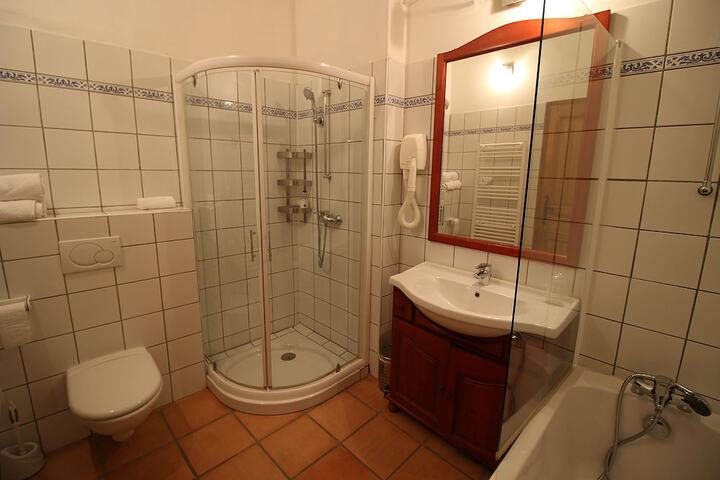Room 42 of 48