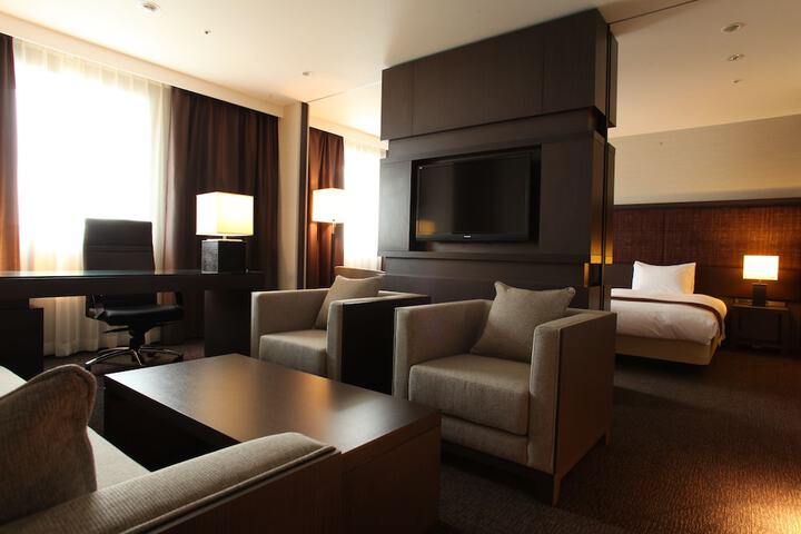 Room 16 of 80