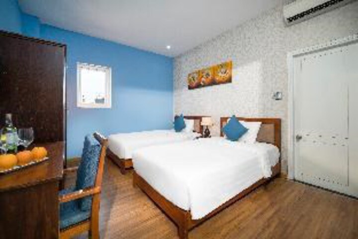 Room 10 of 21