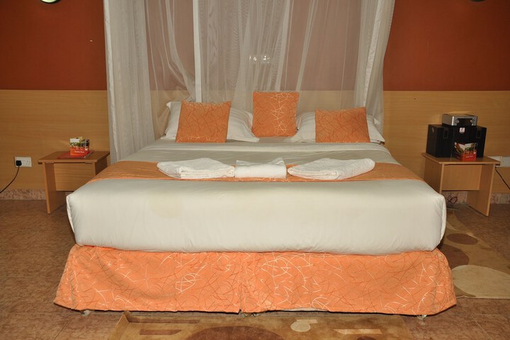 Room 2 of 57