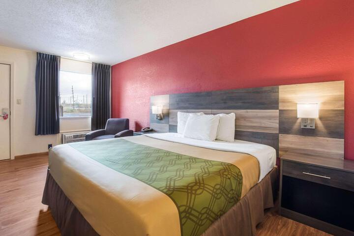 1 King Bed (5 of 9)