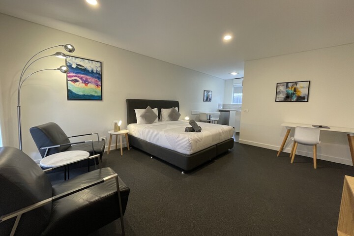 Room 8 of 83