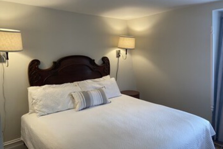 Room 102 of 130