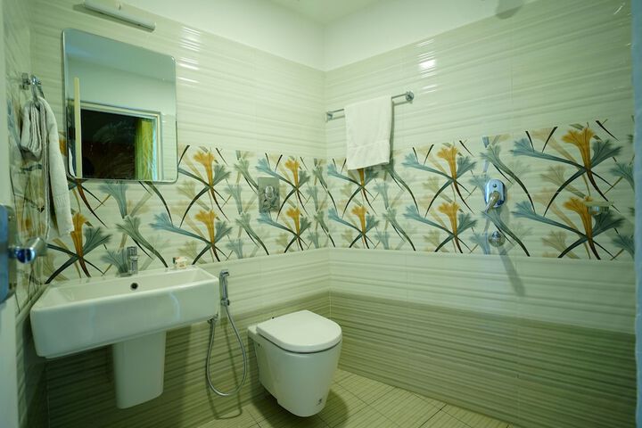 Room 10 of 13