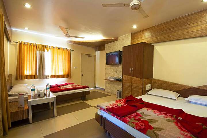 Room 2 of 43
