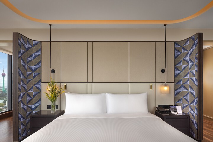 Room 13 of 90