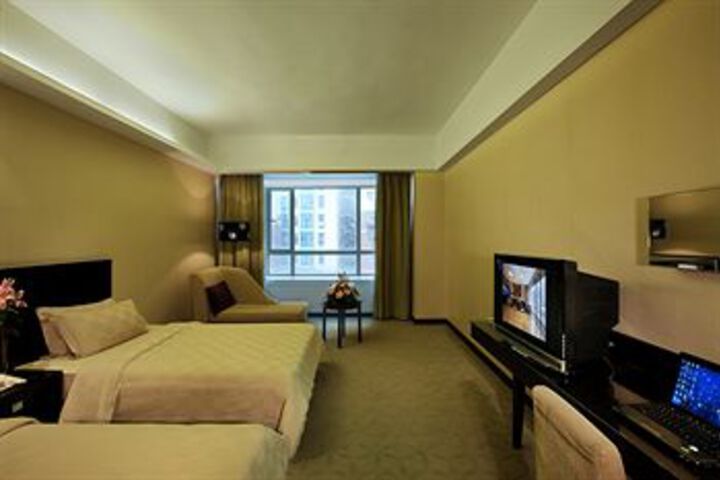 Room 4 of 6
