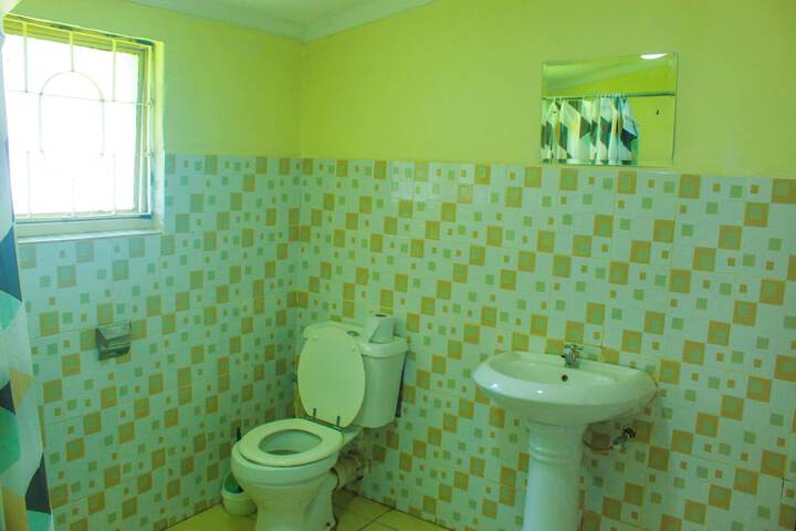 Room 4 of 7