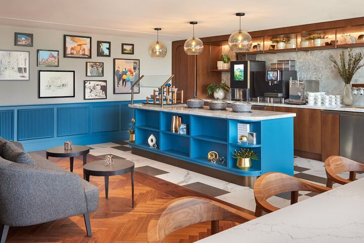 Lounge 67 of 120