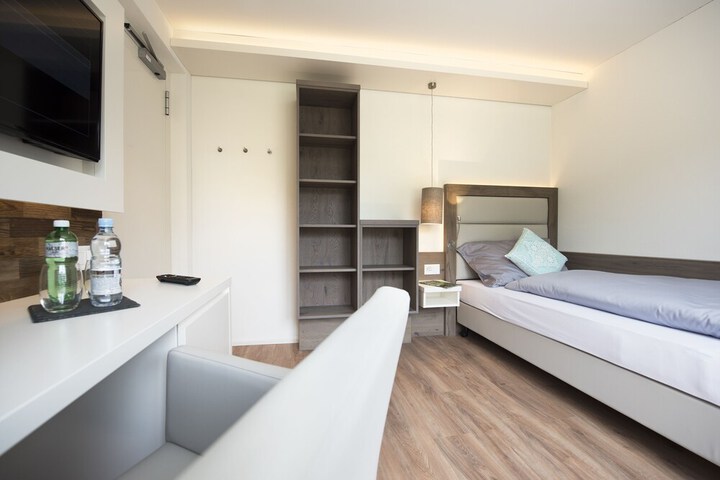 Room 7 of 37