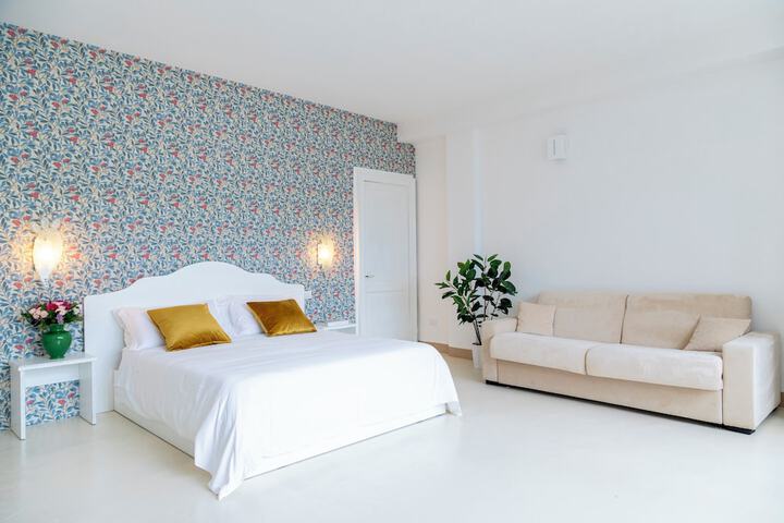 Room 4 of 74