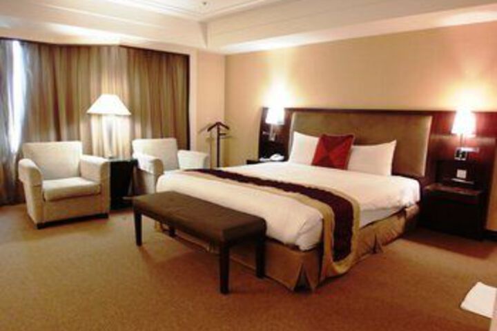Room 35 of 82