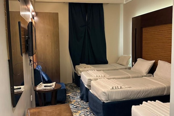 Room 15 of 33