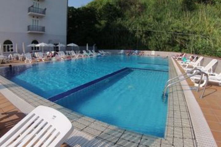 Pool 25 of 32