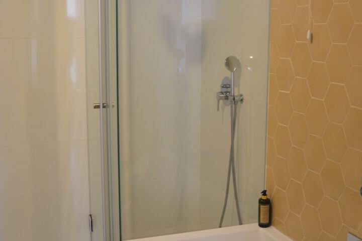 Room 72 of 117