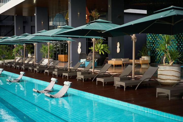 Pool 14 of 18