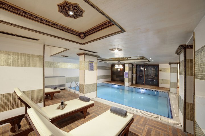 Hotel Pool