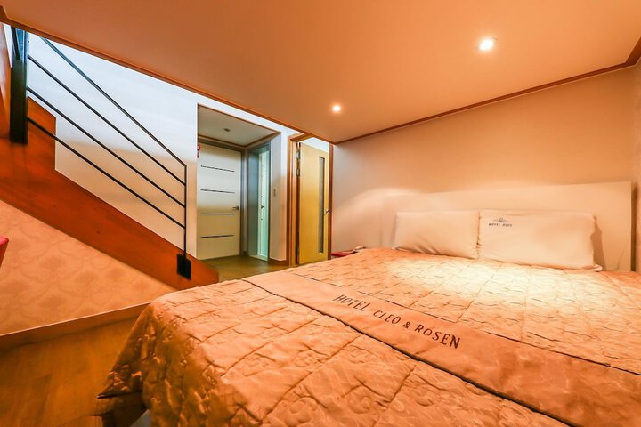 Room 21 of 47