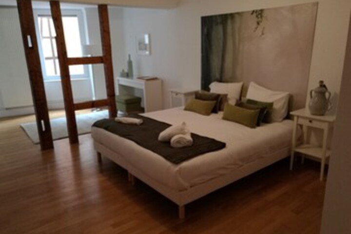 Room 33 of 60