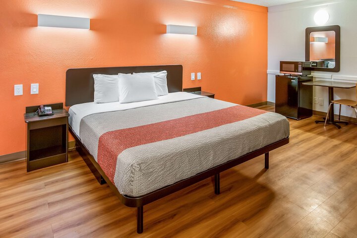 2 Double Beds (13 of 14)