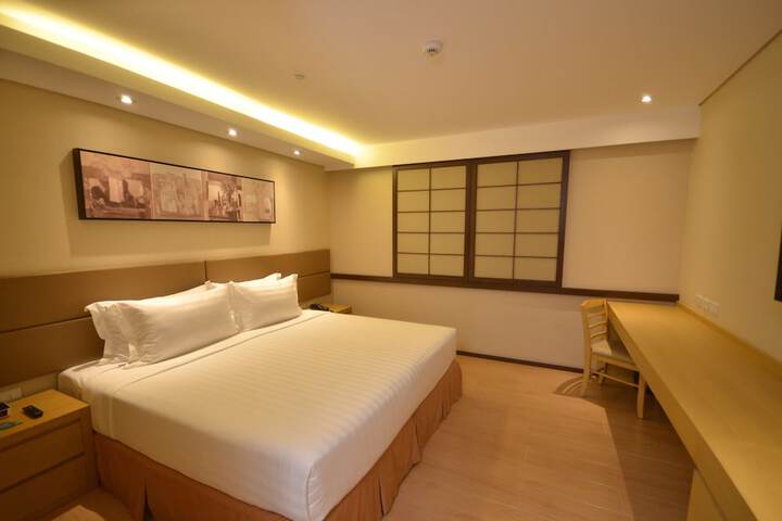 Room 12 of 63