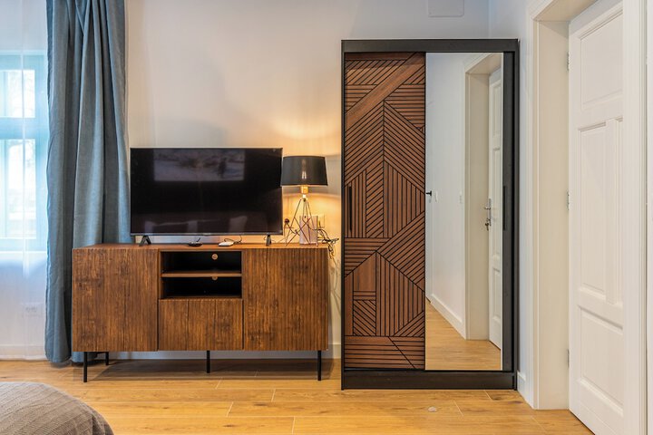 Room 2 of 101